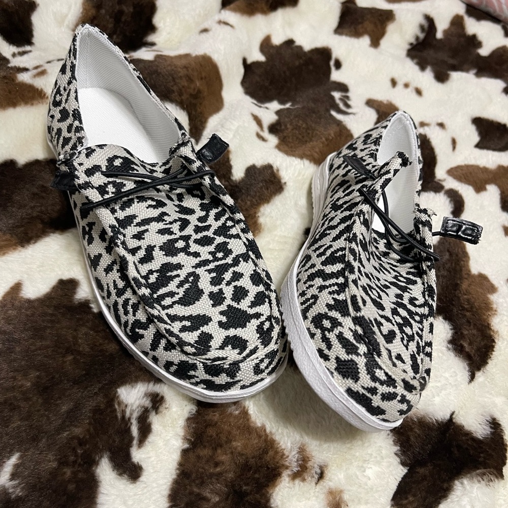 Size 8 knock off hey dudes brand new never worn